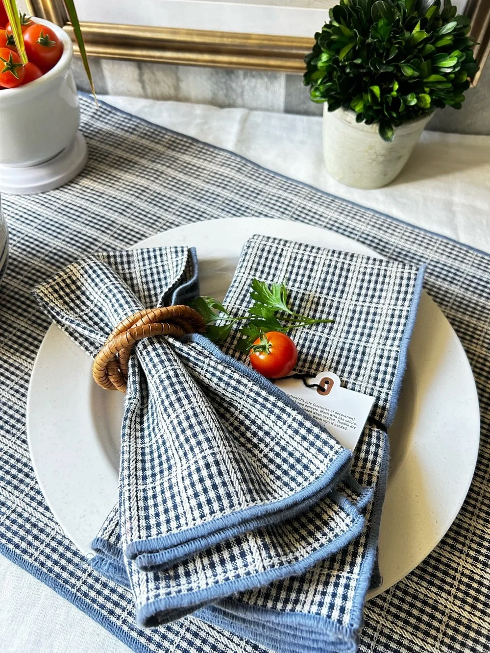 🌴Stylish Hearth &  Hand Plaid Navy Blue and White Set of 4 Cloth Napkins